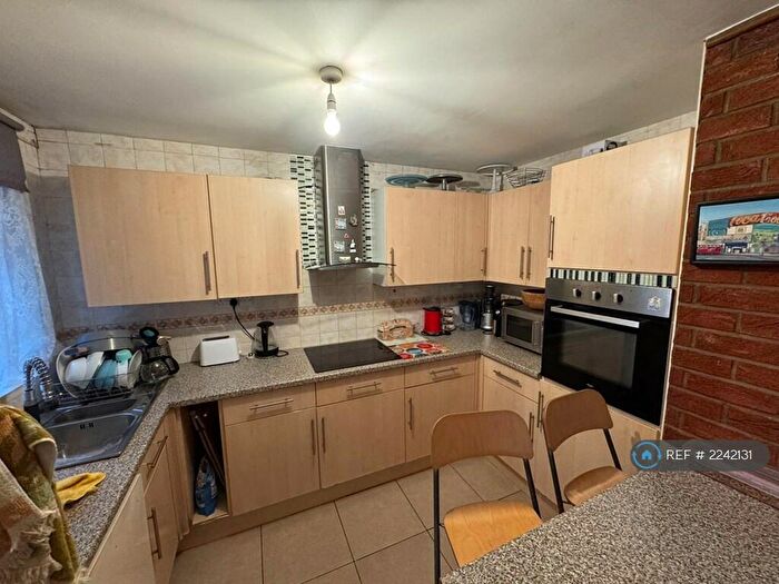 2 Bedroom Bungalow To Rent In Lower Strand, London, NW9