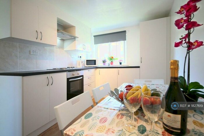 3 Bedroom Flat To Rent In Saughton Mains Street, Edinburgh, EH11
