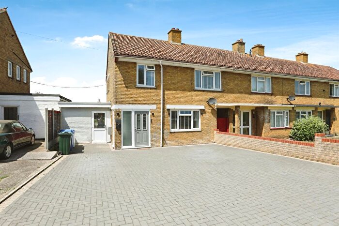 3 Bedroom Semi-Detached House For Sale In Swanstree Avenue, Sittingbourne, ME10