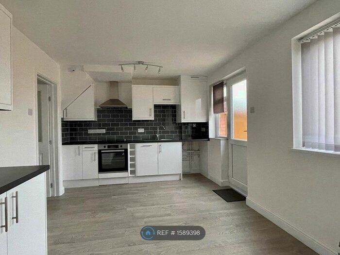 3 Bedroom Terraced House To Rent In Kimble Drive, Bedford, MK41