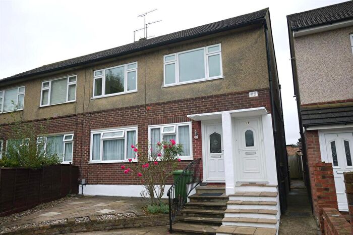 2 Bedroom Flat To Rent In Ruskin Close, West Cheshunt, EN7