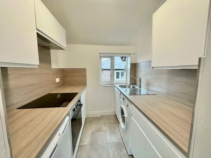 3 Bedroom Flat To Rent In Ardmay Crescent, Kings Park, Glasgow, G44