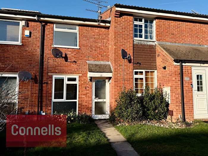 2 Bedroom Property To Rent In Somergate, Horsham, RH12