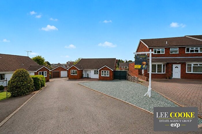 4 Bedroom Bungalow For Sale In Linwood Drive, Hednesford, Cannock, WS12