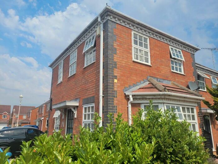 2 Bedroom Property To Rent In Lark Vale, Aylesbury, Buckinghamshire, HP19