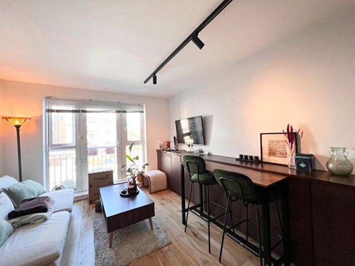 1 Bedroom Flat To Rent In Morton Close, London, E1