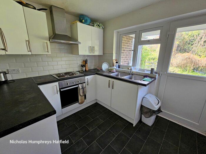 6 Bedroom House To Rent In Stockbreach Close, AL10