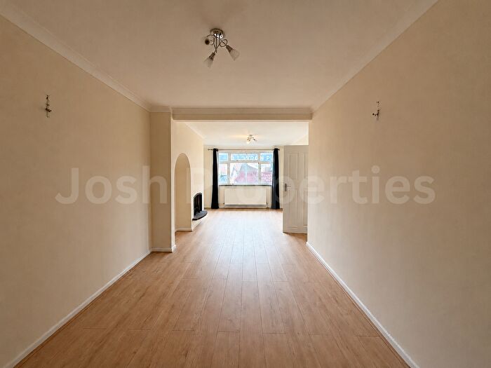 3 Bedroom End Of Terrace House To Rent In Ley Street, Ilford, IG2