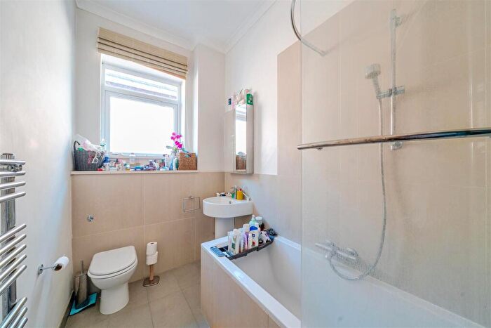 2 Bedroom Flat For Sale In Compayne Gardens, South Hampstead, NW6
