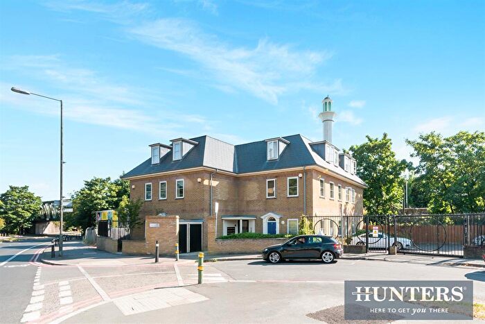 2 Bedroom Flat For Sale In London Road, Morden, SM4