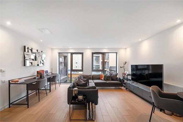 2 Bedroom Flat For Sale In Chatfield Road, London, SW11