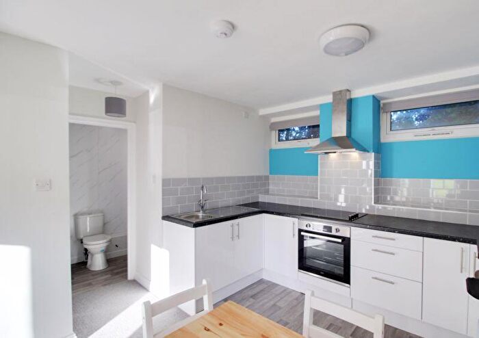 1 Bedroom Flat To Rent In Leen Court, Lenton, Nottingham, NG7