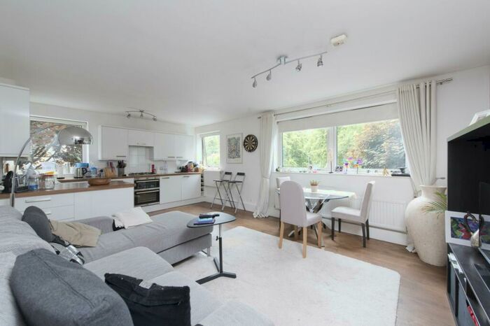 2 Bedroom Flat To Rent In St Mary Le Park Court, SW11