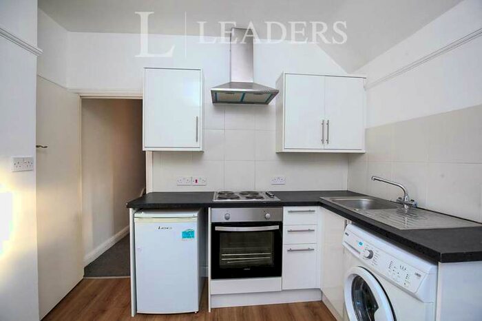 2 Bedroom Maisonette Flat To Rent In Beckenham Road, West Wickham, BR4