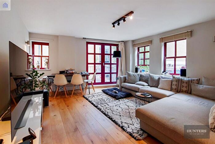 2 Bedroom Apartment To Rent In Quaker Street, Shoreditch, E1
