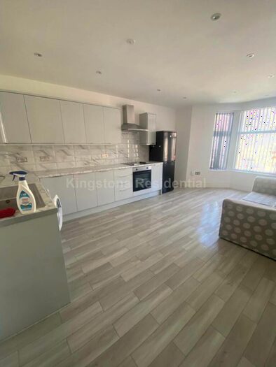 2 Bedroom Apartment To Rent In Colum Road, Cathays, CF10