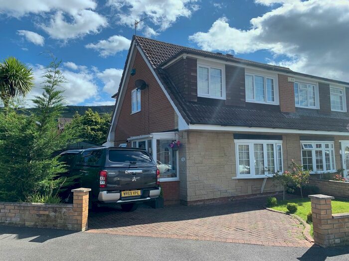 3 Bedroom Semi-Detached House For Sale In Linlithgow Close, Guisborough, North Yorkshire, TS14
