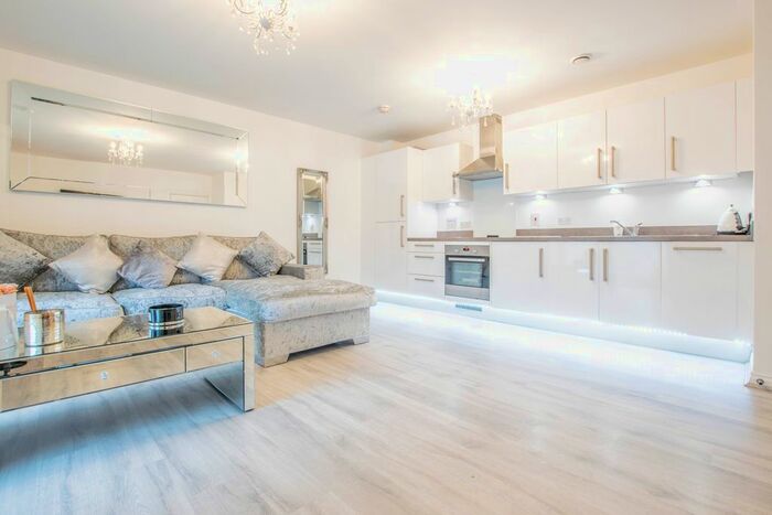 1 Bedroom Flat To Rent In Manor Way, Borehamwood, WD6