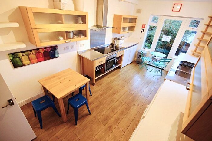 6 Bedroom Terraced House To Rent In Parc Wern Road, Sketty, SA2