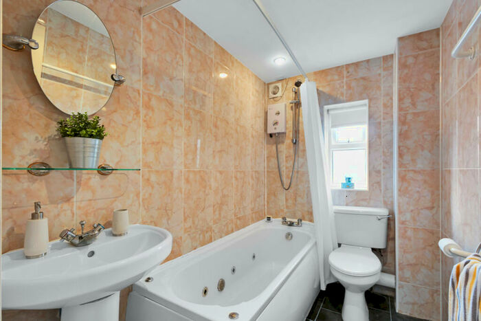 1 Bedroom Flat To Rent In Victoria Terrace, Leeds, LS3