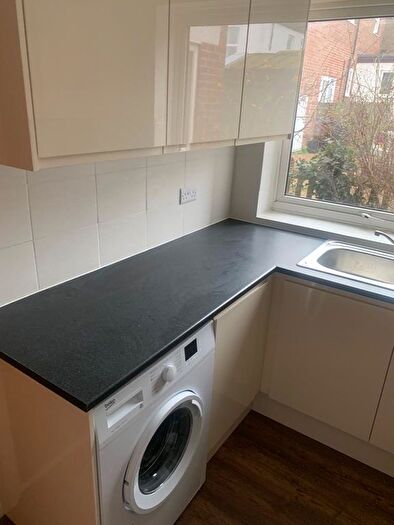 2 Bedroom Flat To Rent In Bond Road, Tolworth, KT6