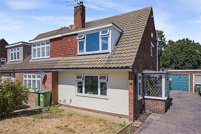 3 Bedroom Semi Detached House For Sale In Appledore Crescent, Sidcup, DA14