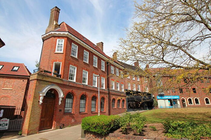 2 Bedroom Flat To Rent In Salisbury Square, Hatfield, AL9