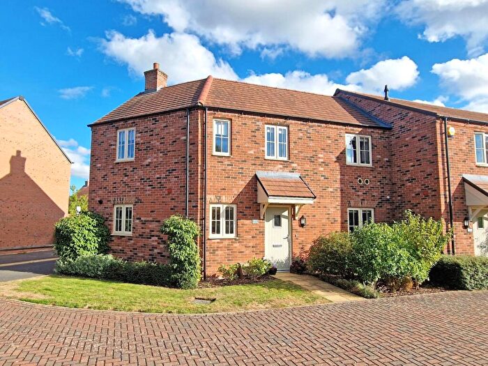 3 Bedroom Semi-Detached House For Sale In Flanders Close, Bicester, OX26