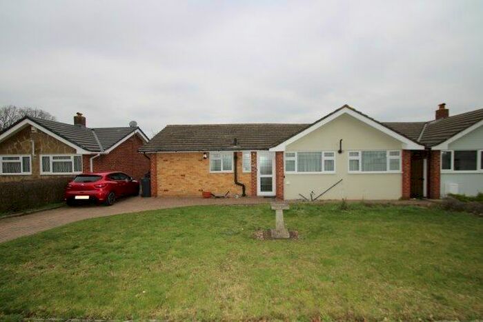 3 Bedroom Bungalow To Rent In Woodmere Avenue, Croydon, CR0