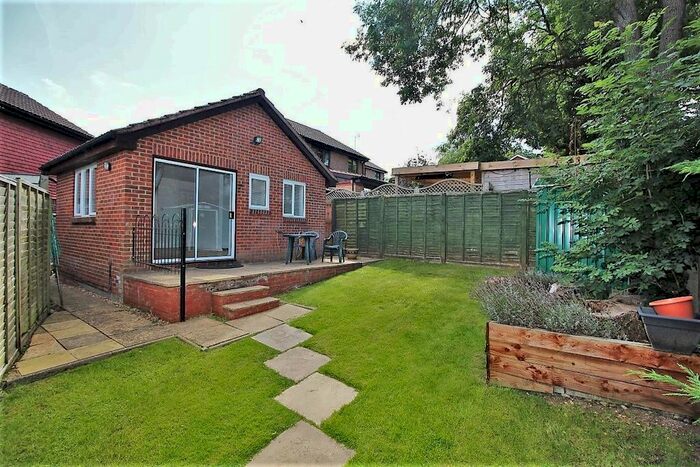 1 Bedroom Detached Bungalow To Rent In Simons Close, Tilehurst, Reading, RG31