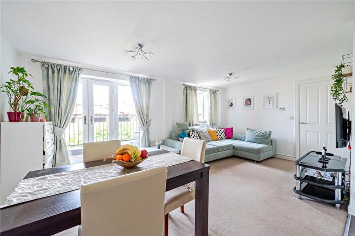 1 Bedroom Apartment For Sale In Potter Crescent, Wokingham, Berkshire, RG41