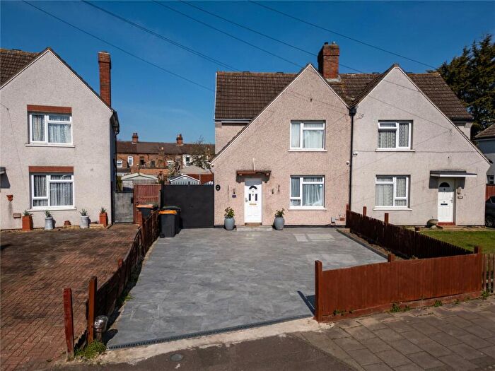 3 Bedroom Semi Detached House For Sale In Hockliffe Road, Bedford, Bedfordshire, MK42