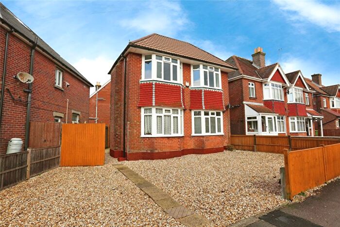 3 Bedroom Detached House For Sale In Heath Road, Southampton, Hampshire, SO19