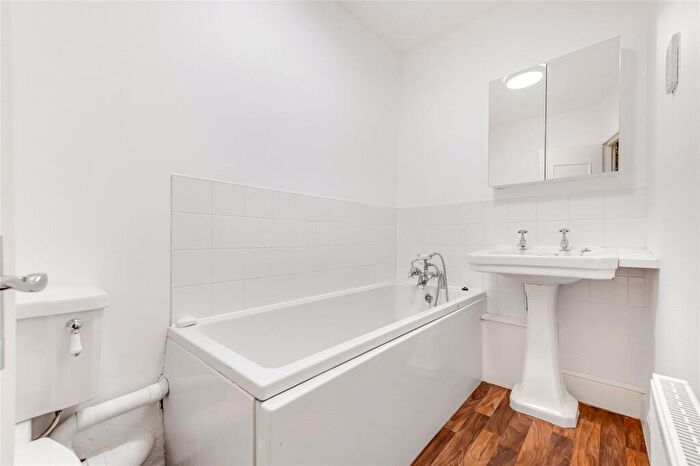 1 Bedroom Apartment For Sale In Hollywood Court, Hollywood Road, London, SW10