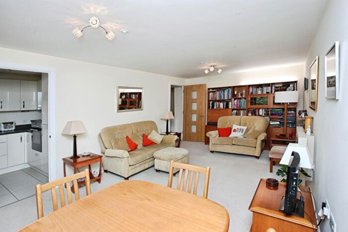 1 Bedroom Flat For Sale In Ilex Close, Llanishen, Cardiff, CF14