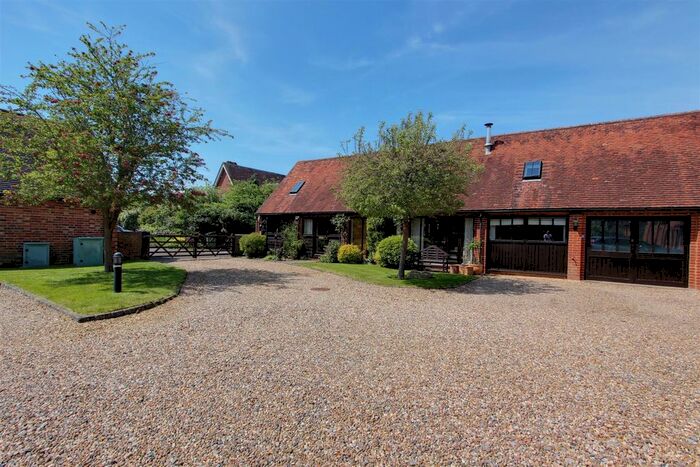 4 Bedroom Detached House For Sale In Puttenham Court, Puttenham, Tring, HP23