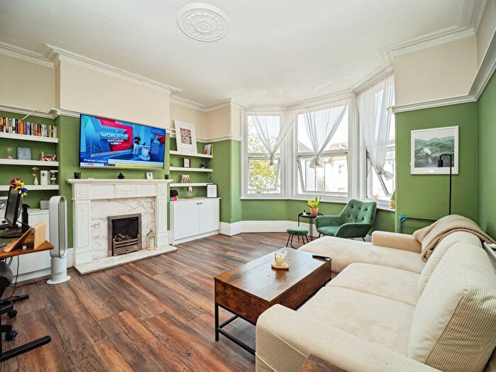 2 Bedroom Flat For Sale In Glendinning Avenue, Weymouth, Dorset, DT4