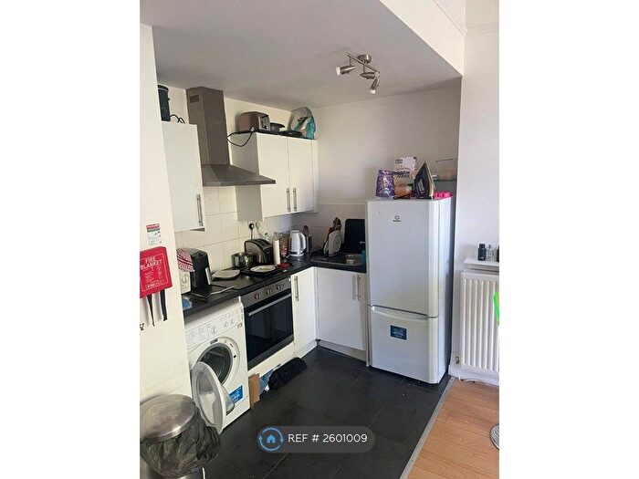 1 Bedroom Flat To Rent In Moorfield Road, Manchester, M20
