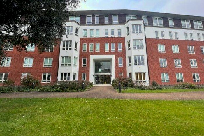 2 Bedroom Flat To Rent In High Road, London, E18