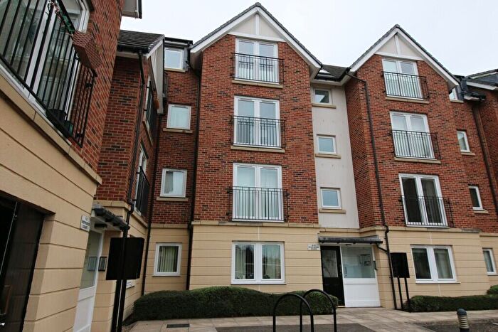 2 Bedroom Apartment To Rent In Shepherds Court, Gilesgate, Durham, DH1