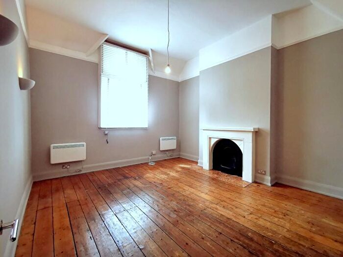 1 Bedroom Flat To Rent In Kennington Lane, London, SE11
