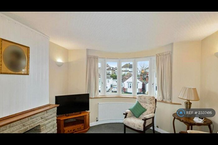 2 Bedroom Bungalow To Rent In Milton Avenue, Barnet, EN5