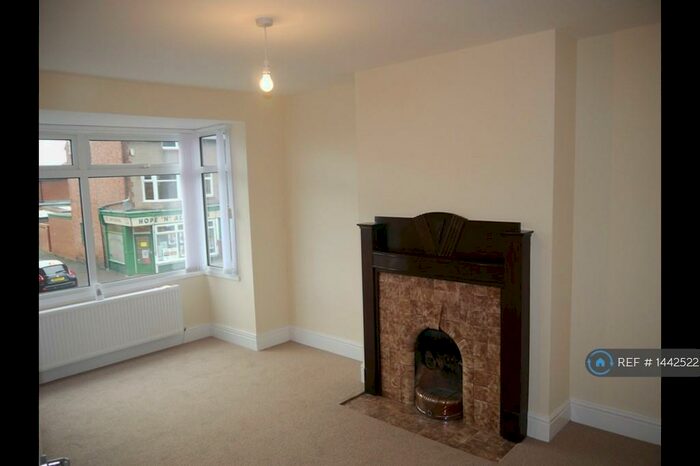 3 Bedroom Flat To Rent In Low Fell, Gateshead, NE9