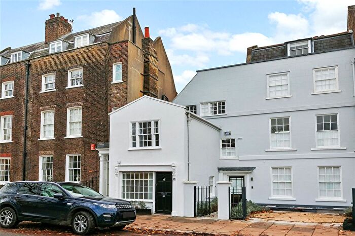 2 Bedroom Terraced House To Rent In Kew Green, Richmond, TW9