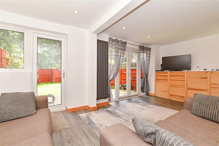 3 Bedroom Semi-detached House For Sale In Knaves Acre, Headcorn, Kent, TN27