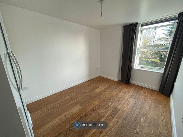 1 Bedroom Flat To Rent In Woolwich House, London, N14