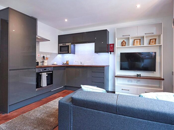 Apartment To Rent In Apt, South Parade #, LS1