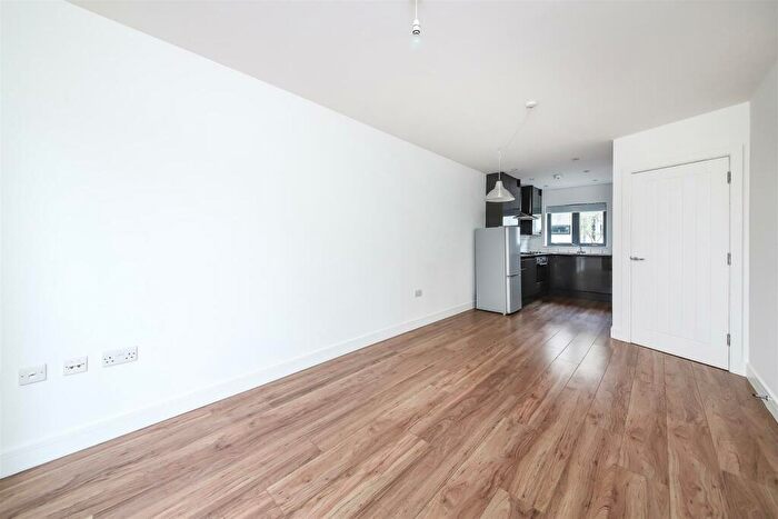 1 Bedroom Apartment To Rent In Gordon Road, London, SE15