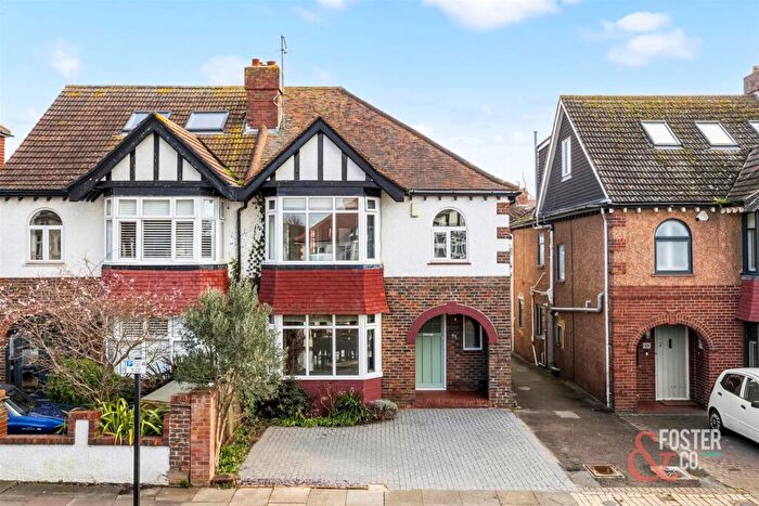 4 Bedroom Semi Detached House For Sale In Berriedale Avenue, Hove, BN3