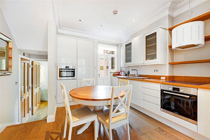 1 Bedroom Flat To Rent In Bonnington Square, London, SW8